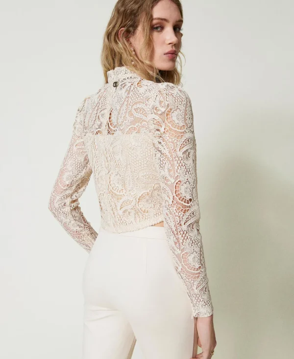blouse_cropped_en_dentell_4-1.webp Blouses Et Chemises*TWINSET Milano Blouse Cropped En Dentelle Macramé Blanc « Old White »