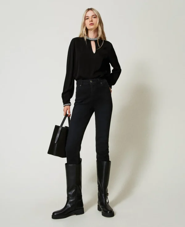 blouse_en_crpe_avec_brode_5-1.webp Blouses Et Chemises*TWINSET Milano Blouse En Crêpe Avec Broderies Noir