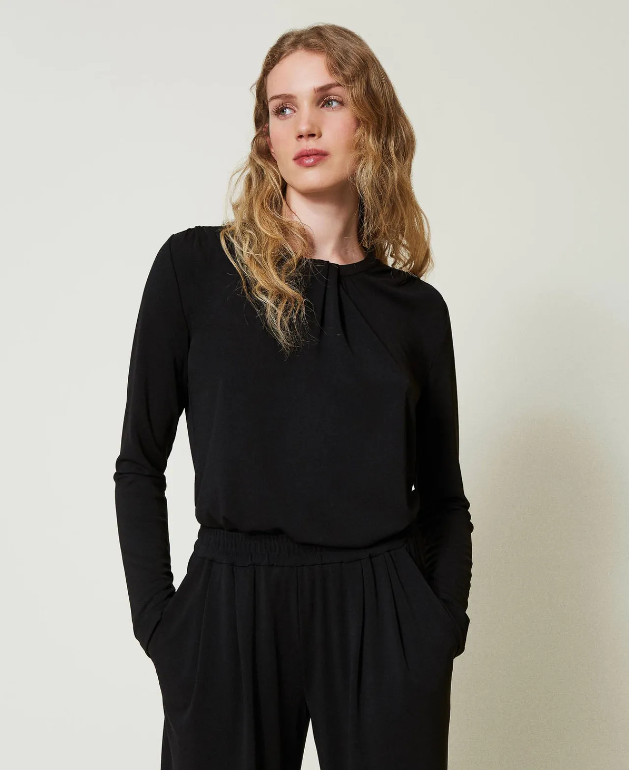 blouse_en_jersey_crp_avec_0.webp Blouses Et Chemises*TWINSET Milano Blouse En Jersey Crêpé Avec Drapé Noir