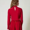 blouse_en_soie_mlange_ave_3.webp Blouses Et Chemises*TWINSET Milano Blouse En Soie Mélangée Avec Nœud Rouge Vénitien