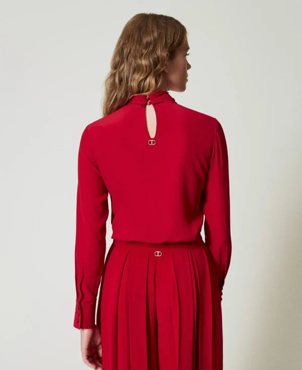 blouse_en_soie_mlange_ave_3.webp Blouses Et Chemises*TWINSET Milano Blouse En Soie Mélangée Avec Nœud Rouge Vénitien