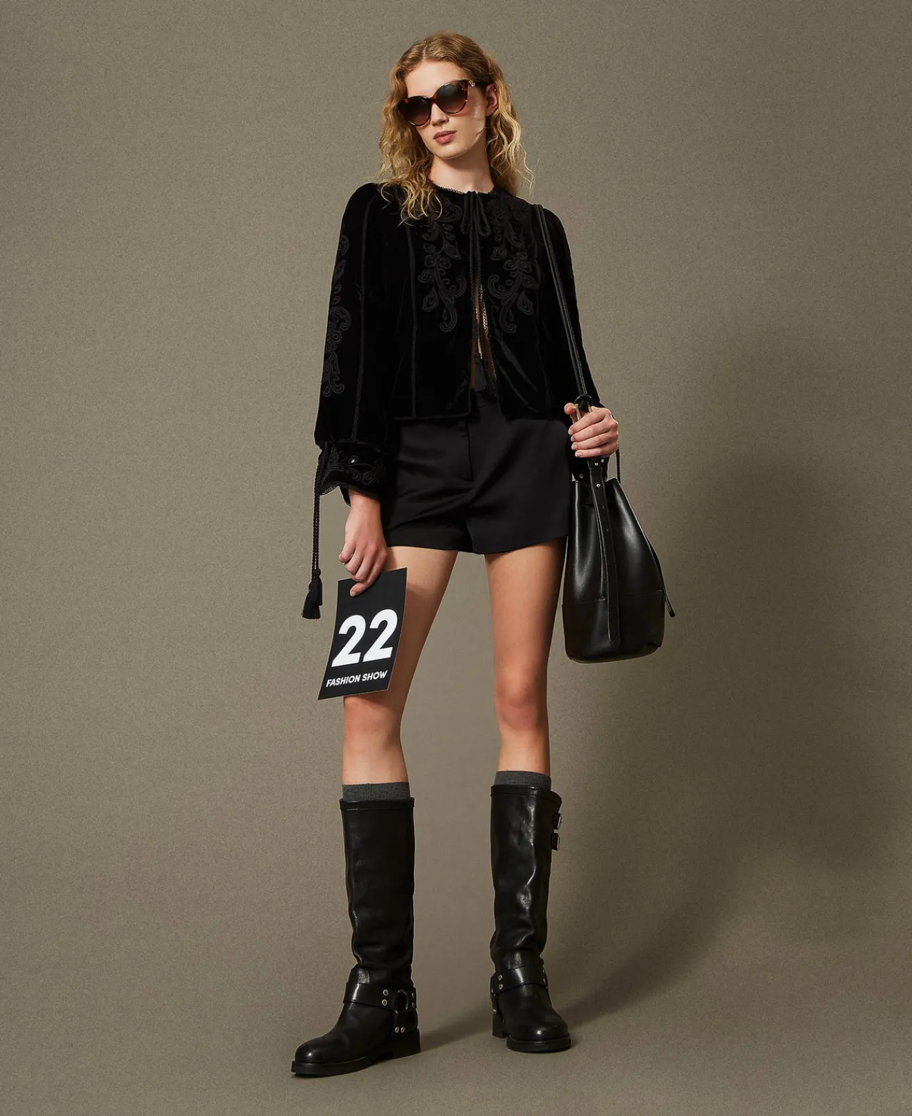 blouson_en_velours_avec_b_0.webp Blousons Et Doudounes | Blazers*TWINSET Milano Blouson En Velours Avec Broderie Noir