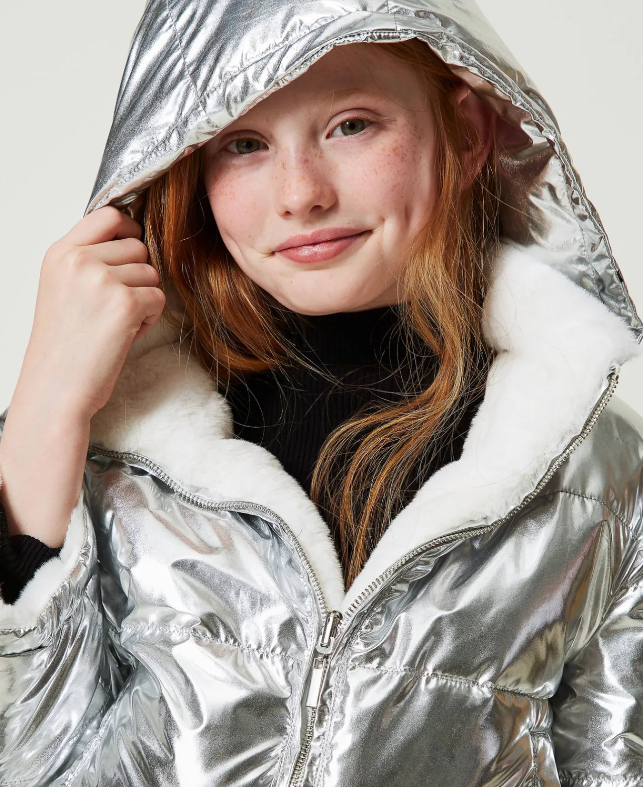 blouson_rversible_en_faus_0.webp Blousons Et Manteaux*TWINSET Milano Blouson Réversible En Fausse Fourrure Bicolore Blanc Cassé/Argent Métallisé