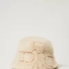 Chapeaux*TWINSET Milano Bob En Fausse Fourrure Avec Logo Blanc « White Cream »