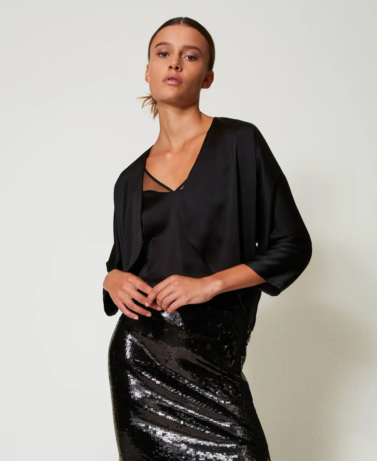 bolro_en_satin_0.webp Blousons Et Doudounes | Blazers*TWINSET Milano Boléro En Satin Noir