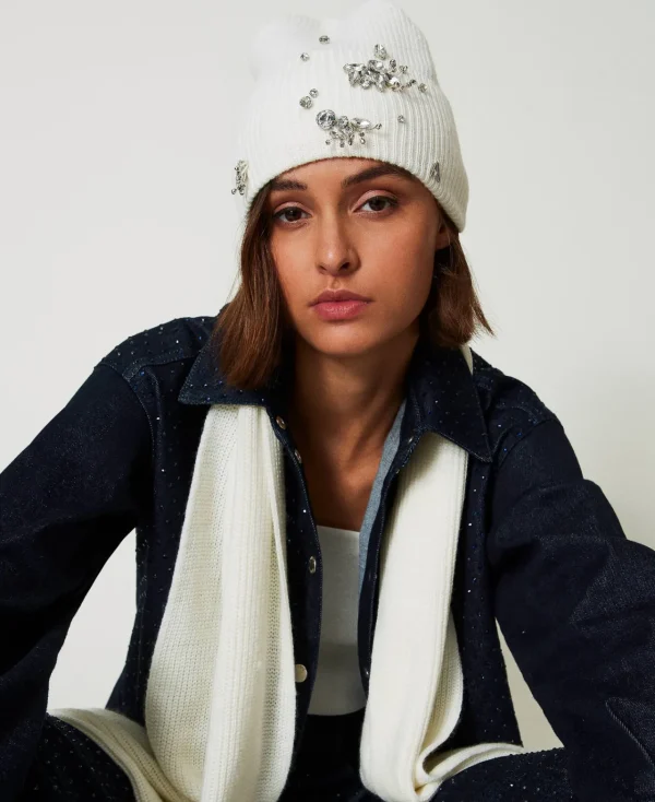 bonnet_en_maille_avec_bro_1.webp Chapeaux*TWINSET Milano Bonnet En Maille Avec Broderies Crème White
