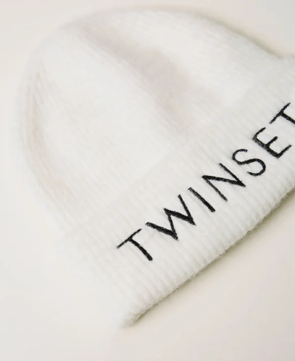 bonnet_en_maille_avec_bro_2-3.webp Accessoires*TWINSET Milano Bonnet En Maille Avec Broderie Siglée Off White