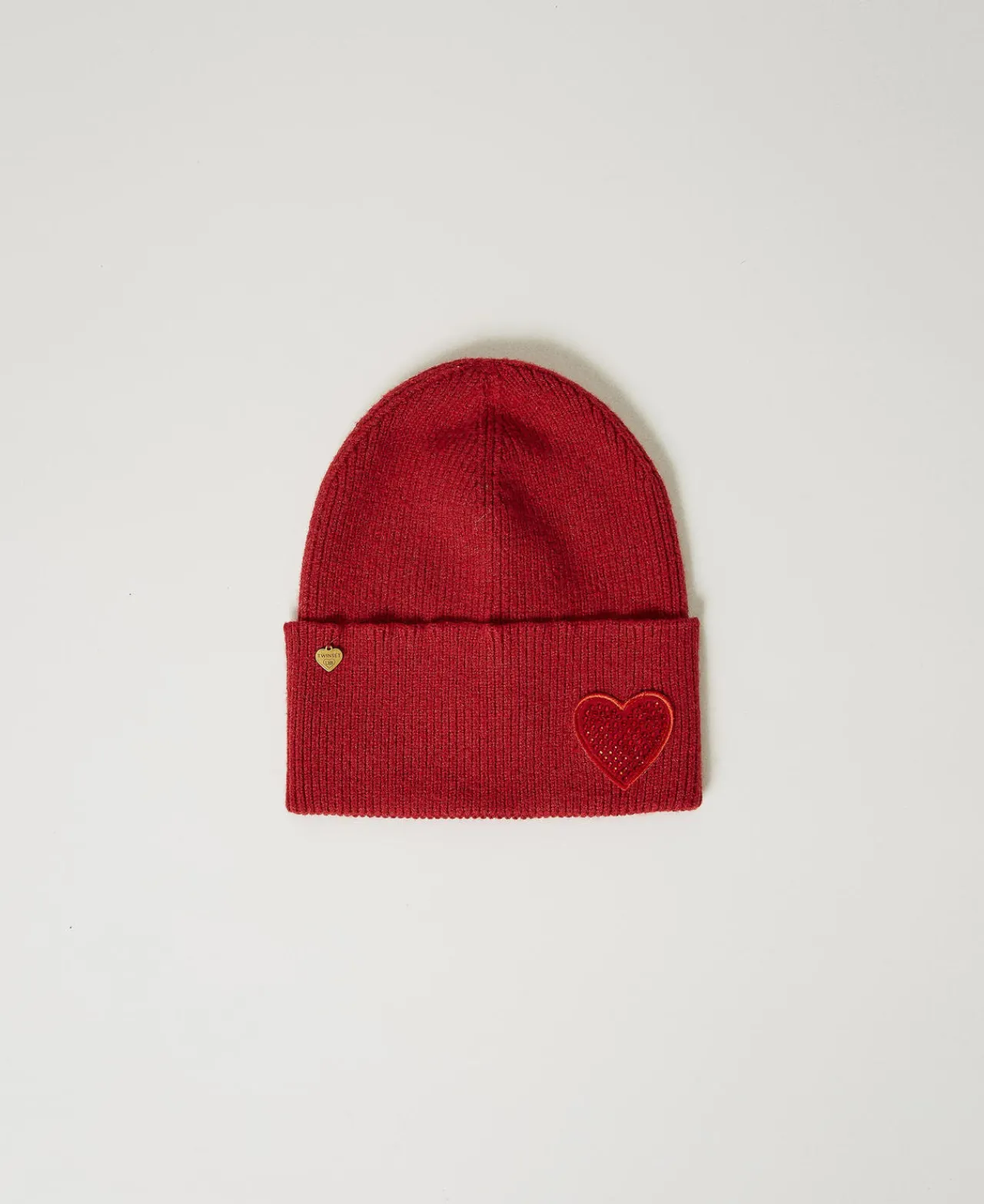 bonnet_en_maille_avec_pat_0.webp Chapeaux*TWINSET Milano Bonnet En Maille Avec Patch En Cœur Rouge Vénitien