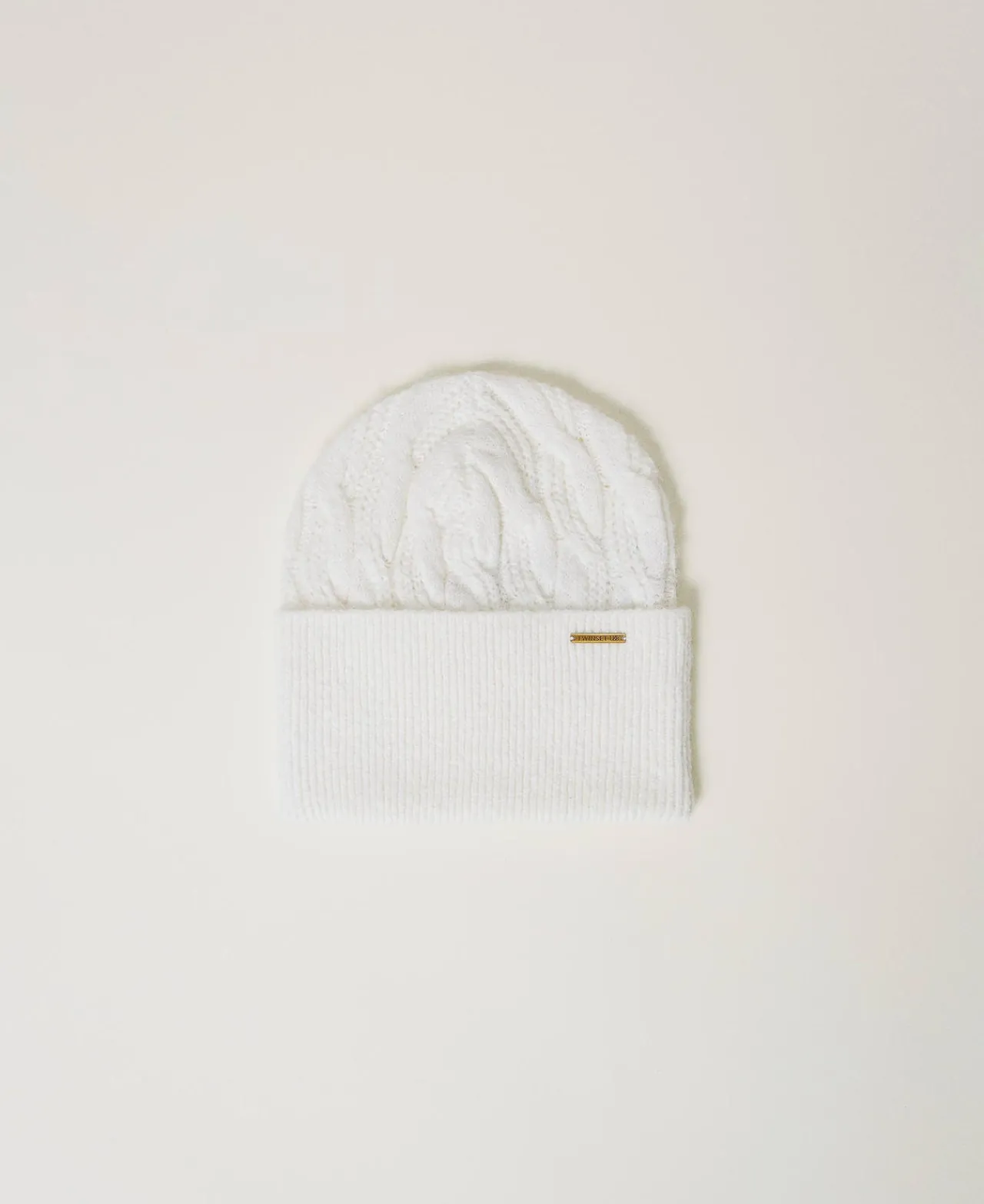 bonnet_en_maille_torsade_0.webp Chapeaux*TWINSET Milano Bonnet En Maille Torsadée Nacre