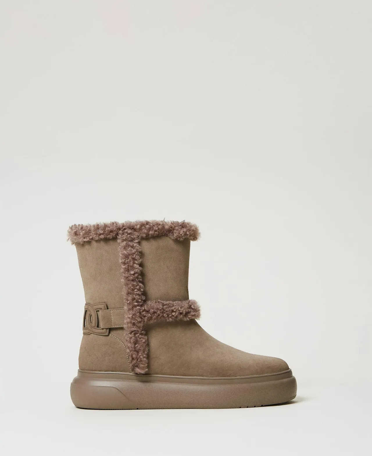 bottines_avec_dtails_en_f_0.webp Chaussures Plates | Bottes Et Bottines*TWINSET Milano Bottines Avec Détails En Fausse Fourrure Beige Taupe
