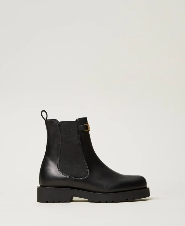 bottines_chelsea_en_cuir__0.webp Chaussures Plates | Bottes Et Bottines*TWINSET Milano Bottines Chelsea En Cuir Avec Oval T Noir
