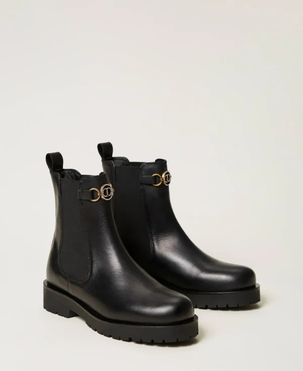 bottines_chelsea_en_cuir__2.webp Chaussures Plates | Bottes Et Bottines*TWINSET Milano Bottines Chelsea En Cuir Avec Oval T Noir