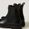 bottines_chelsea_en_cuir__3.webp Chaussures Plates | Bottes Et Bottines*TWINSET Milano Bottines Chelsea En Cuir Avec Oval T Noir