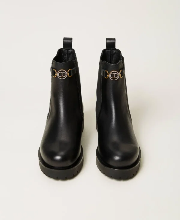 bottines_chelsea_en_cuir__4.webp Chaussures Plates | Bottes Et Bottines*TWINSET Milano Bottines Chelsea En Cuir Avec Oval T Noir
