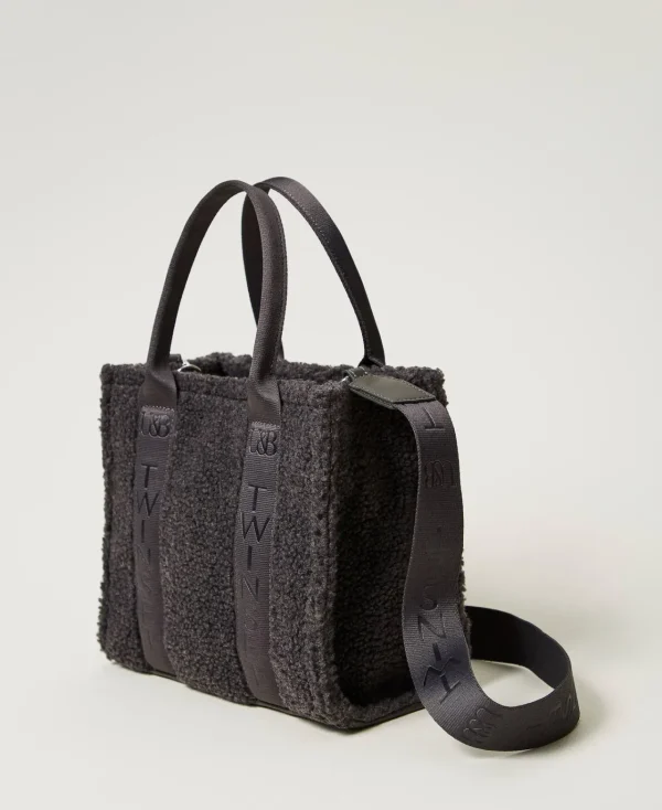 cabas_en_fausse_fourrure__2.webp Cabas | Sacs Porté Épaule*TWINSET Milano Cabas En Fausse Fourrure Effet Furry Gris « Blackened Pearl »