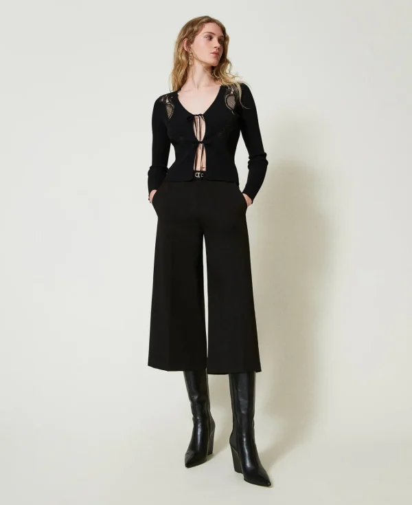 cardigan_avec_lacets_et_d_5.webp Pulls Et Cardigans*TWINSET Milano Cardigan Avec Lacets Et Dentelle Noir