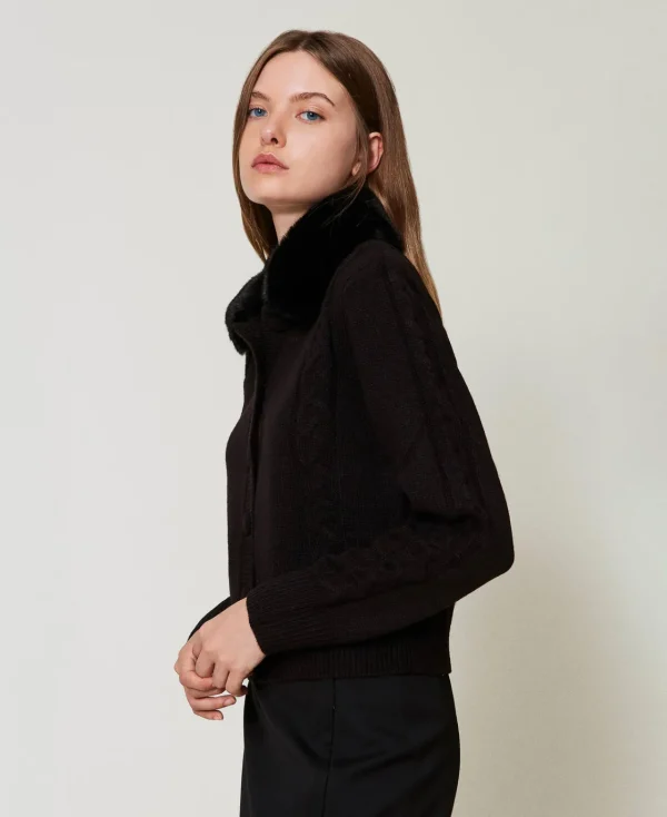 cardigan_court_avec_col_e_2.webp Pulls Et Cardigans*TWINSET Milano Cardigan Court Avec Col En Fausse Fourrure Noir
