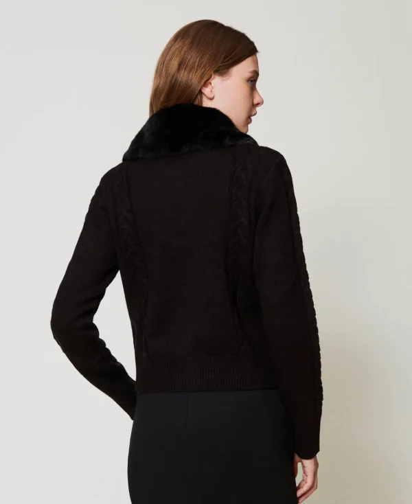 cardigan_court_avec_col_e_3.webp Pulls Et Cardigans*TWINSET Milano Cardigan Court Avec Col En Fausse Fourrure Noir