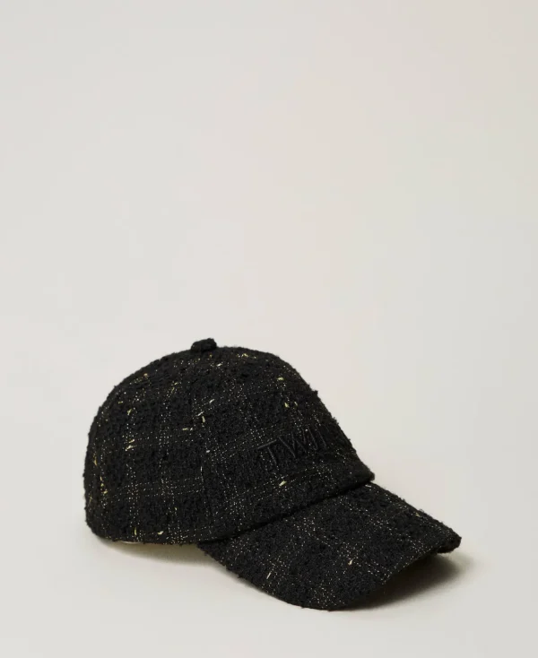 casquette_de_baseball_en__0-1.webp Chapeaux*TWINSET Milano Casquette De Baseball En Tissu Bouclé Avec Logo Bouclé Noir/Or