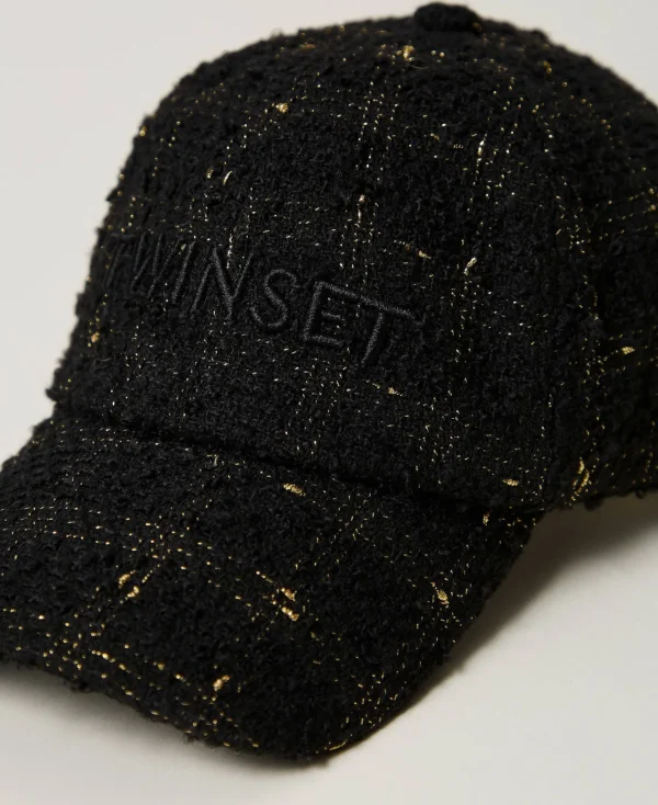 casquette_de_baseball_en__2-1.webp Chapeaux*TWINSET Milano Casquette De Baseball En Tissu Bouclé Avec Logo Bouclé Noir/Or