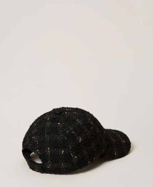 casquette_de_baseball_en__3-1.webp Chapeaux*TWINSET Milano Casquette De Baseball En Tissu Bouclé Avec Logo Bouclé Noir/Or