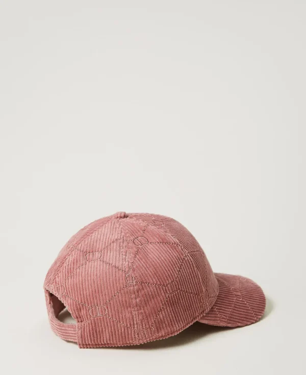 casquette_de_baseball_en__3.webp Chapeaux*TWINSET Milano Casquette De Baseball En Velours Avec Oval T Rose « Chocolate Ruby »