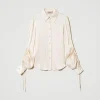chemise_en_satin_martel_a_1.webp Blouses Et Chemises*TWINSET Milano Chemise En Satin Martelé Avec Ajour Blanc « Old White »