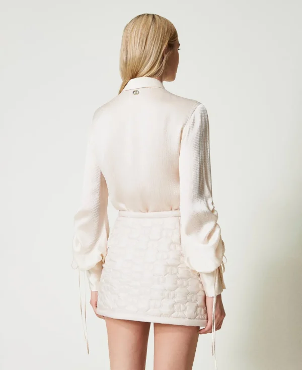 chemise_en_satin_martel_a_5.webp Blouses Et Chemises*TWINSET Milano Chemise En Satin Martelé Avec Ajour Blanc « Old White »