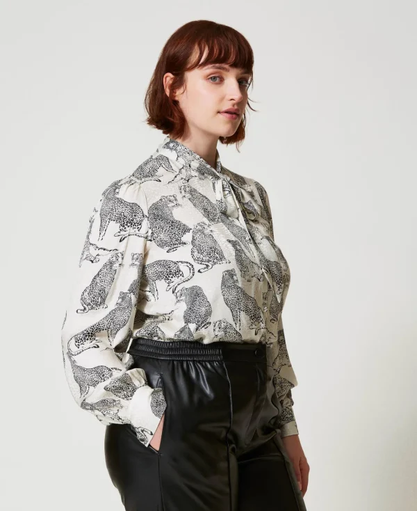 chemise_jacquard_avec_imp_2.webp Blouses Et Chemises*TWINSET Milano Chemise Jacquard Avec Imprimé Jaguar Imprimé Jaguars Noir/Blanc Neige