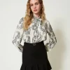 chemise_jacquard_avec_imp_5.webp Blouses Et Chemises*TWINSET Milano Chemise Jacquard Avec Imprimé Jaguar Imprimé Jaguars Noir/Blanc Neige