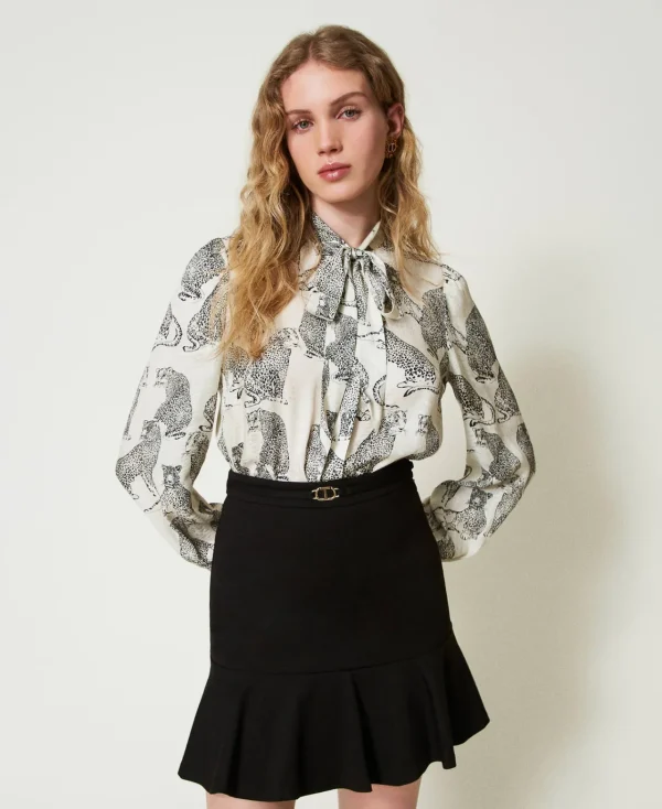 chemise_jacquard_avec_imp_5.webp Blouses Et Chemises*TWINSET Milano Chemise Jacquard Avec Imprimé Jaguar Imprimé Jaguars Noir/Blanc Neige