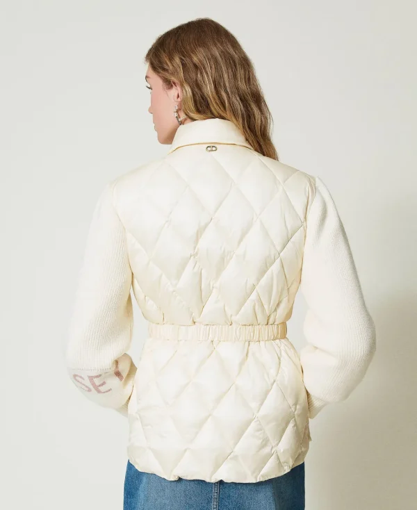 doudoune_matelasse_avec_m_4.webp Blousons Et Doudounes*TWINSET Milano Doudoune Matelassée Avec Manches En Maille Blanc « Old White »