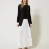 gilet_en_crpe_et_jupe_lon_5.webp Robes Longues*TWINSET Milano Gilet En Crêpe Et Jupe Longue Plissée Bicolore Noir / Blanc Neige