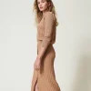 jupe_milongue_ajuste_en_m_2.webp Jupes*TWINSET Milano Jupe Mi-longue Ajustée En Maille Avec Boutons Marron « Sandy Brown »