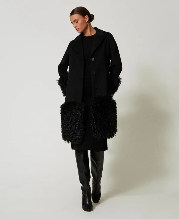 manteau_en_drap_de_laine__0-1.webp Manteaux Et Trenchs*TWINSET Milano Manteau En Drap De Laine Mélangée Et Fausse Fourrure Noir
