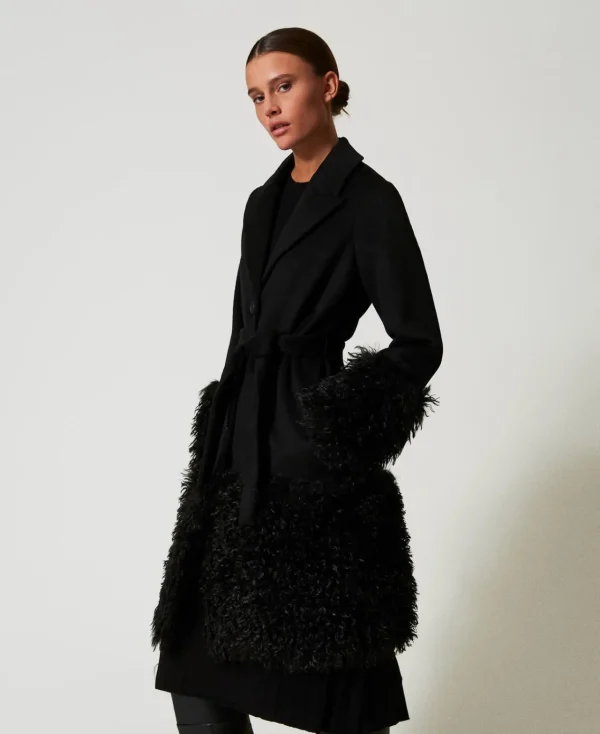 manteau_en_drap_de_laine__3-1.webp Manteaux Et Trenchs*TWINSET Milano Manteau En Drap De Laine Mélangée Et Fausse Fourrure Noir
