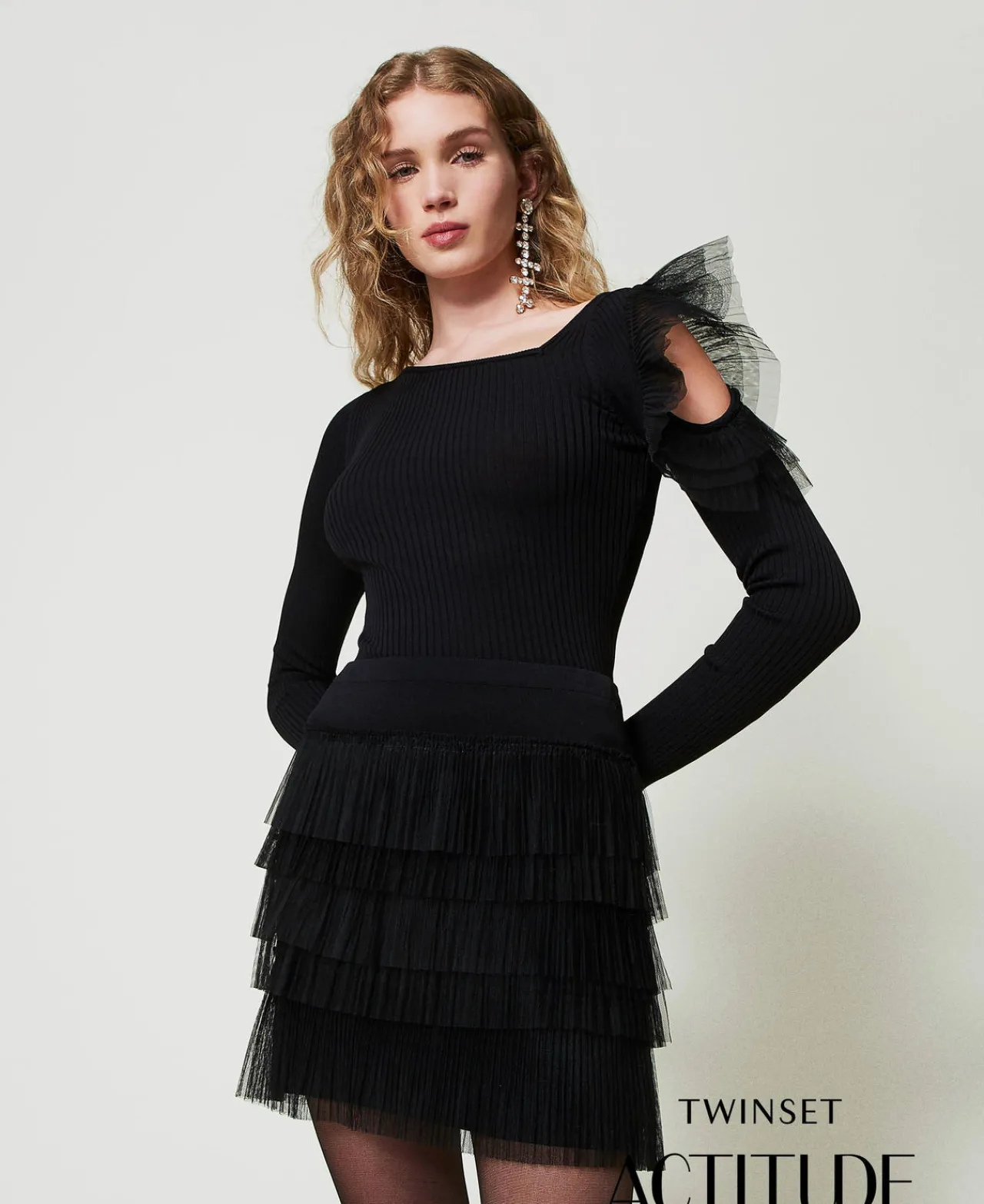 minijupe_en_maille_avec_v_0.webp Jupes*TWINSET Milano Mini-jupe En Maille Avec Volants En Tulle Noir