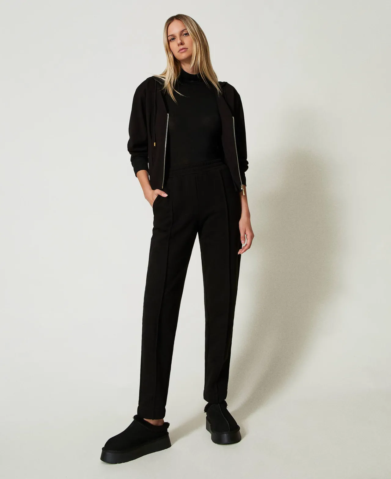 pantalon_cigarette_en_mol_0.webp Pantalons Droits Et Cigarette*TWINSET Milano Pantalon Cigarette En Molleton Noir