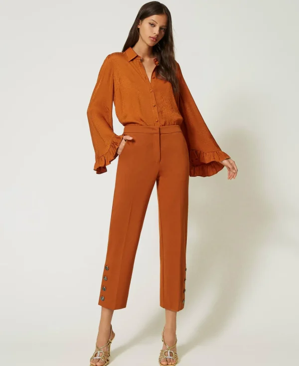 pantalon_cropped_avec_bou_2.webp Pantalons Élégants*TWINSET Milano Pantalon Cropped Avec Boutons Marron Cuir