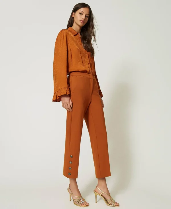 pantalon_cropped_avec_bou_3.webp Pantalons Élégants*TWINSET Milano Pantalon Cropped Avec Boutons Marron Cuir