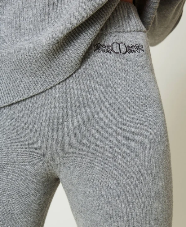 pantalon_de_jogging_en_ma_4-1.webp Pantalons De Jogging*TWINSET Milano Pantalon De Jogging En Maille De Laine Mélangée Avec Logo Brodé Gris Chiné Foncé