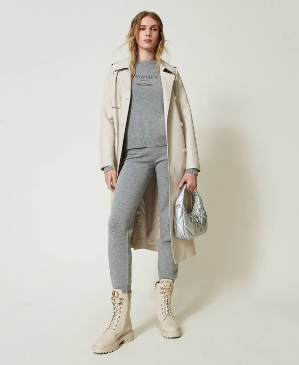 pantalon_de_jogging_en_ma_5.webp Pantalons De Jogging*TWINSET Milano Pantalon De Jogging En Maille De Laine Mélangée Avec Logo Brodé Gris Chiné Foncé