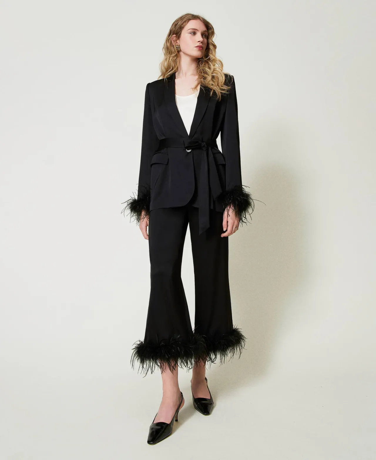 pantalon_en_satin_avec_pl_0.webp Pantalons Élégants | Pantalons Droits Et Cigarette*TWINSET Milano Pantalon En Satin Avec Plumes Noir
