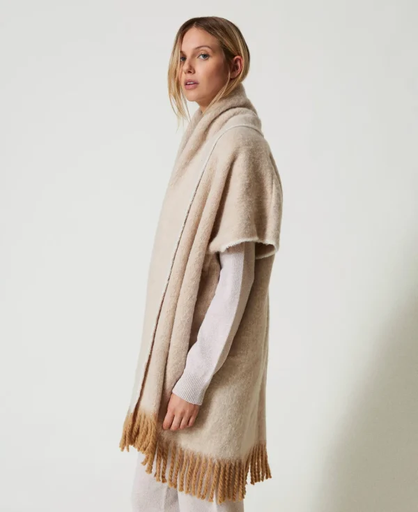 poncho_chin_avec_franges_2.webp Ponchos*TWINSET Milano Poncho Chiné Avec Franges Marron « Sandy Brown »