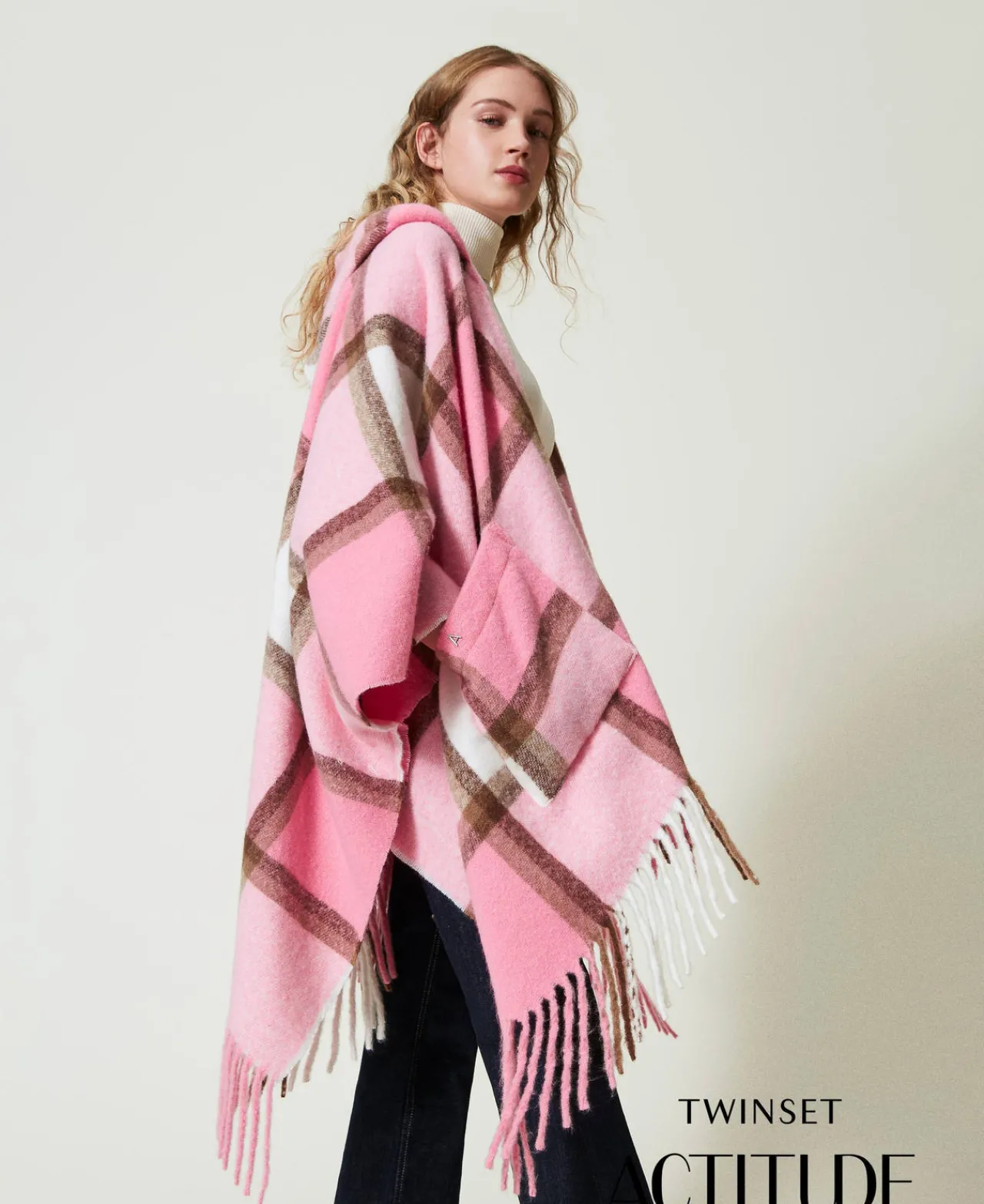 poncho_en_drap_avec_frang_0.webp Ponchos*TWINSET Milano Poncho En Drap Avec Franges Multicolore Carreau Rose « Crystal Pink »