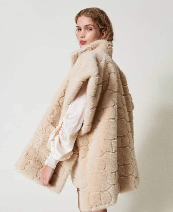Ponchos*TWINSET Milano Poncho En Fausse Fourrure Avec Logo Blanc « White Cream »