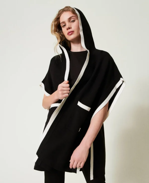 poncho_en_maille_avec_poc_2.webp Ponchos*TWINSET Milano Poncho En Maille Avec Poches Noir