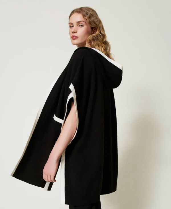poncho_en_maille_avec_poc_3.webp Ponchos*TWINSET Milano Poncho En Maille Avec Poches Noir