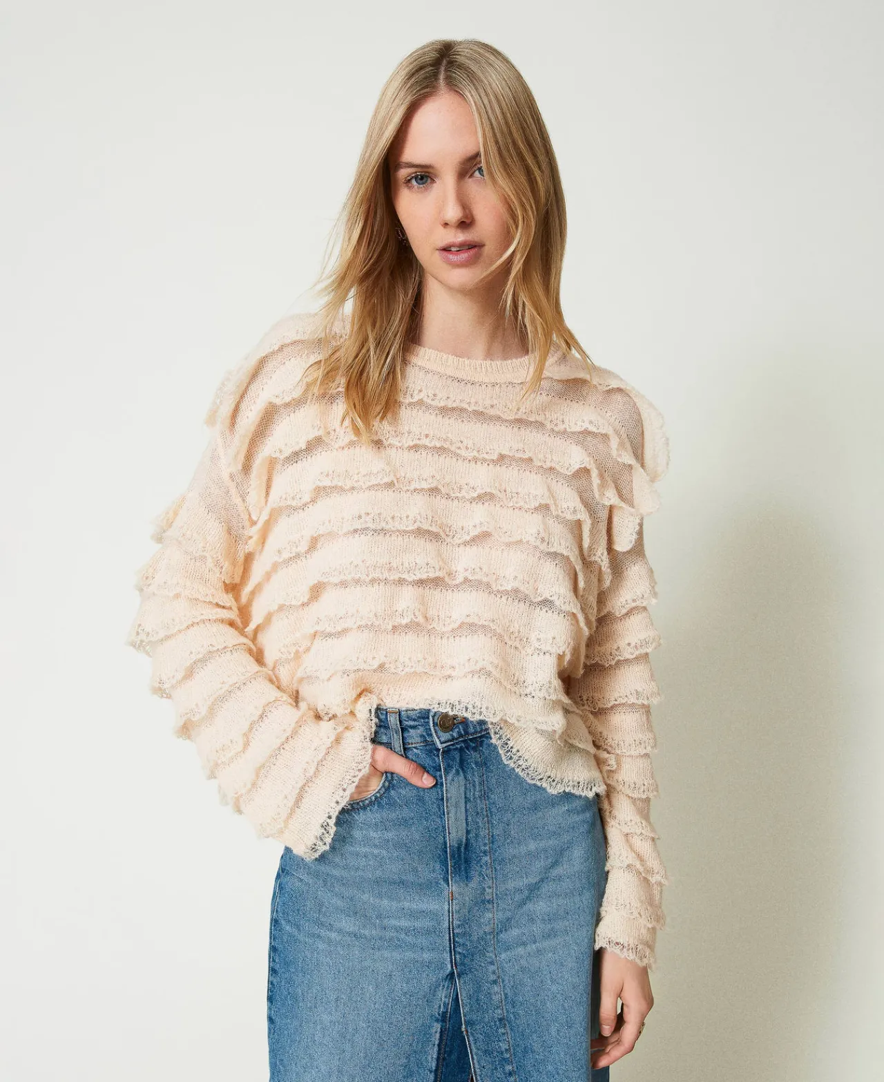 pull_boxy_avec_volants_ef_0.webp Pulls Et Cardigans*TWINSET Milano Pull Boxy Avec Volants Effet Dentelle Rose « Peach Pink »