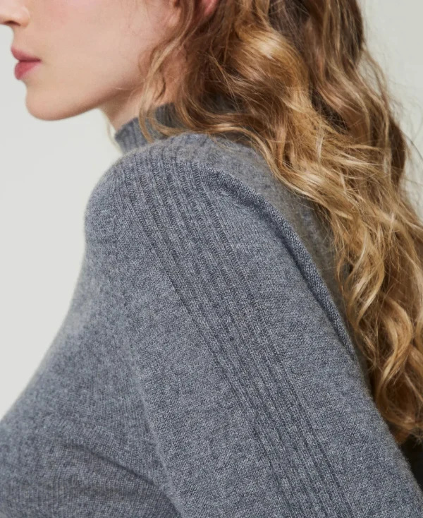 pull_col_montant_en_cache_4.webp Pulls Et Cardigans*TWINSET Milano Pull Col Montant En Cachemire Gris moyen chiné
